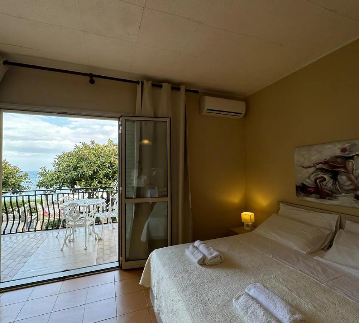Case Vacanze Di Isabella Stoia Giardini-Naxos Ferienhaus